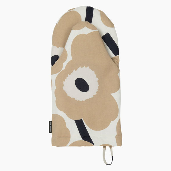 Pieni Unikko oven mitt (beige, dark blue, off-white)